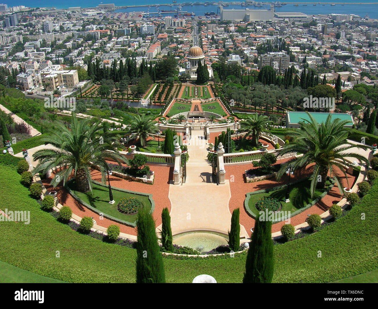 Israel - Haifa - Bahai Gardens 004; august 2005 Ca 4600Â ;  19 August 2005Â (according to Exif data); Own work; Piture taken by User:EdoM during august 2005 by a Nikon Ca 4600; Stock Photo