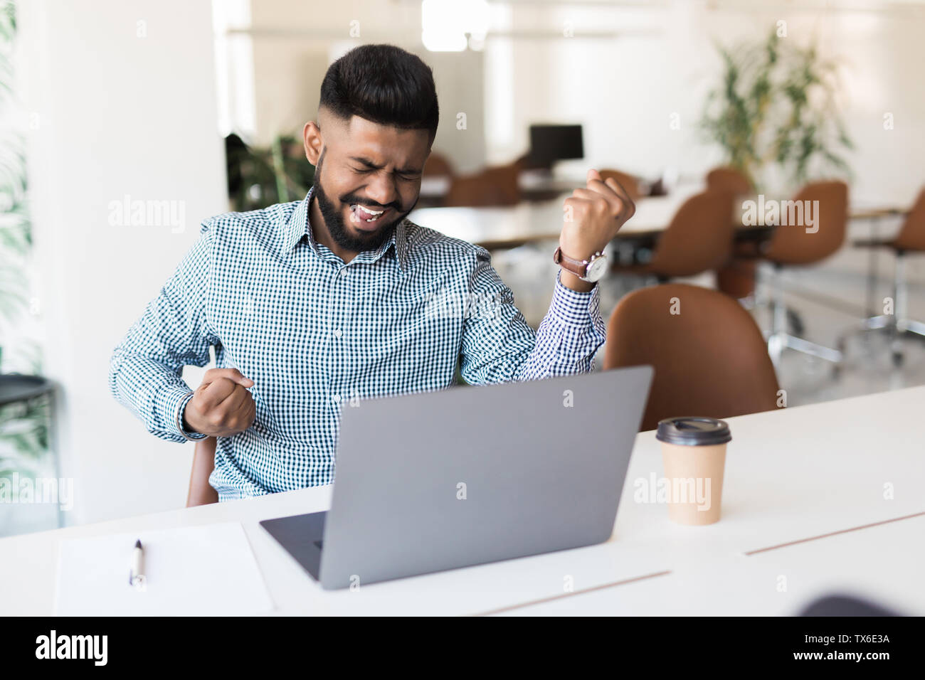 Asian businessman desk open hi-res stock photography and images - Alamy