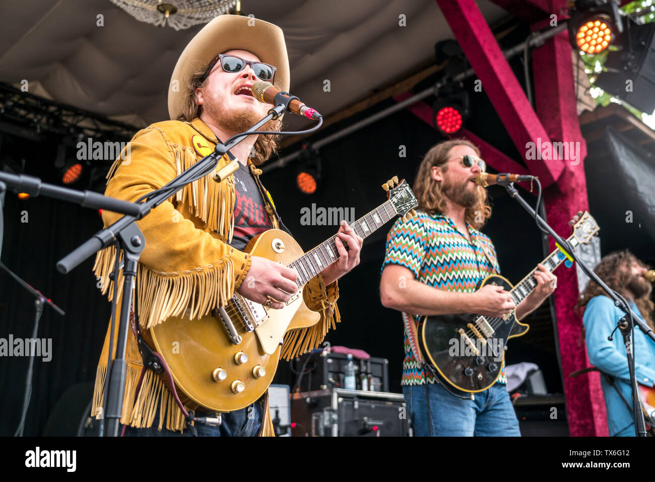 die kanadische Rock band The Sheepdogs live beim Orange Blossom Special Festival, Beverungen, Ostwestfalen, Deutschland  |   Canadian rock band The Sh Stock Photo