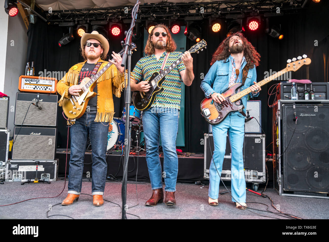 die kanadische Rock band The Sheepdogs live beim Orange Blossom Special Festival, Beverungen, Ostwestfalen, Deutschland  |   Canadian rock band The Sh Stock Photo