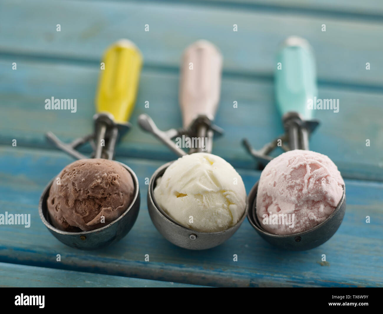 ice cream scoops Stock Photo - Alamy