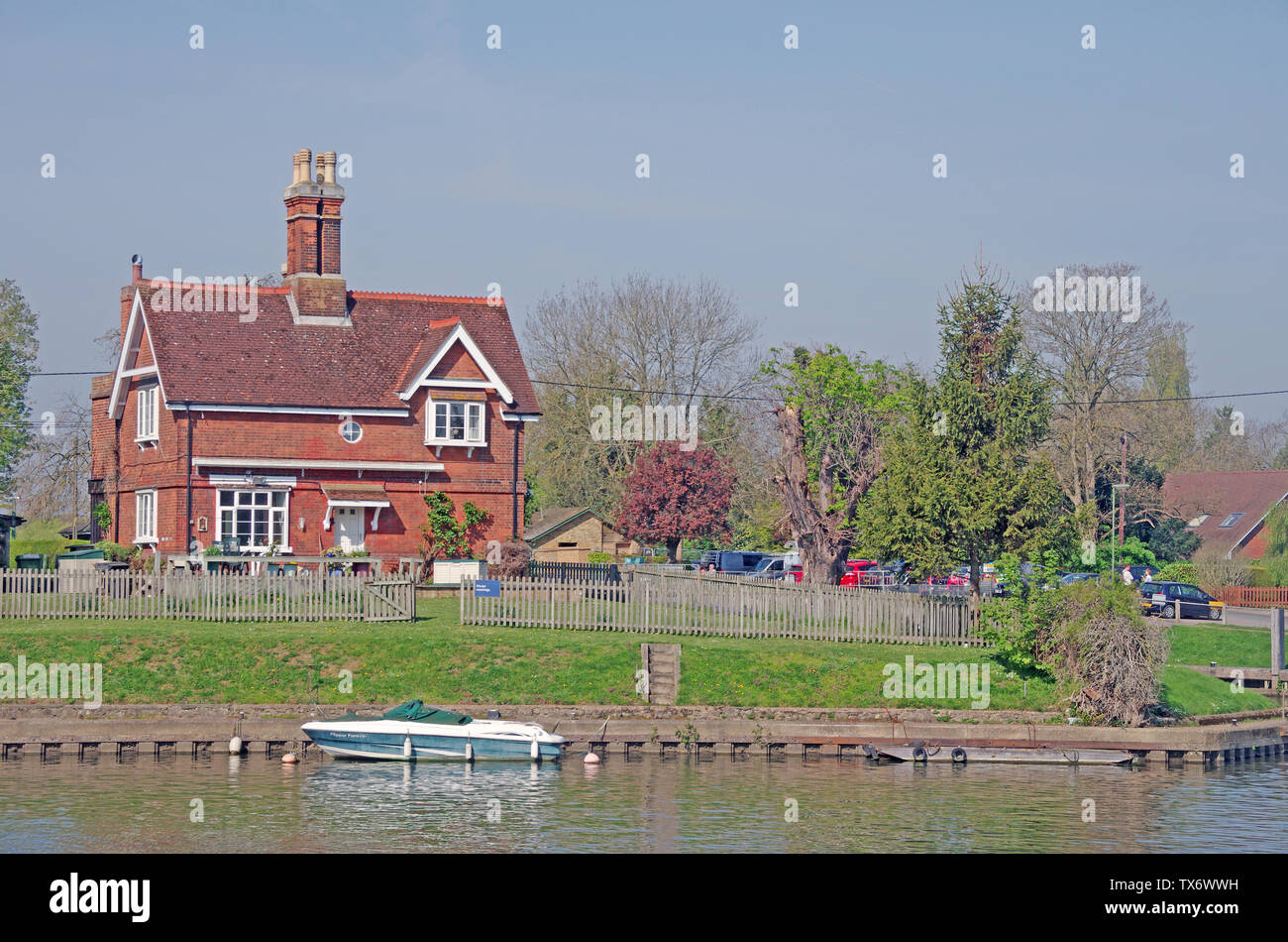 Weybridge House River Thames Surrey Stock Photo Alamy