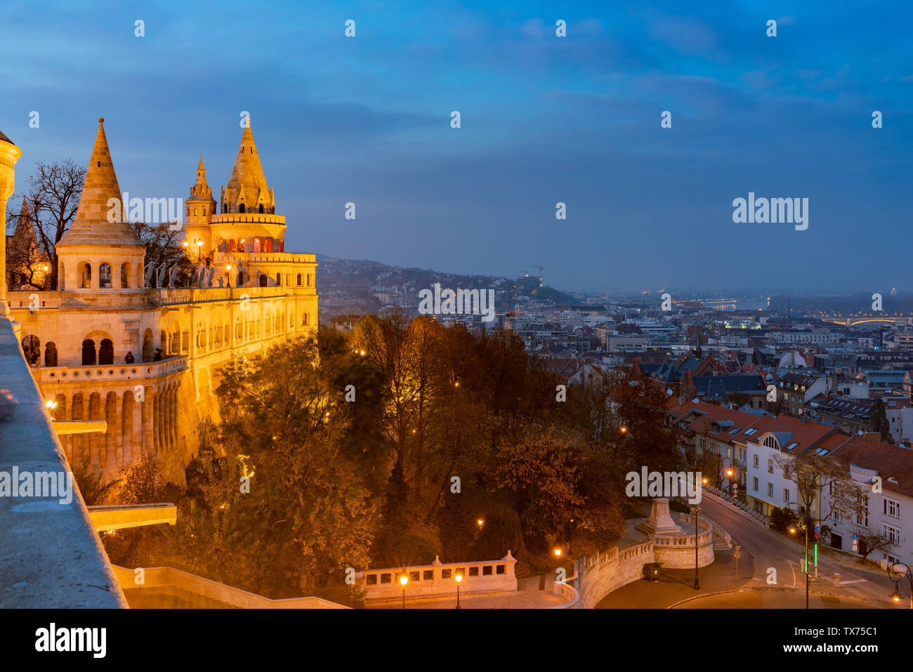 bastion-halaszbastya-landmark-night-hi-res-stock-photography-and-images