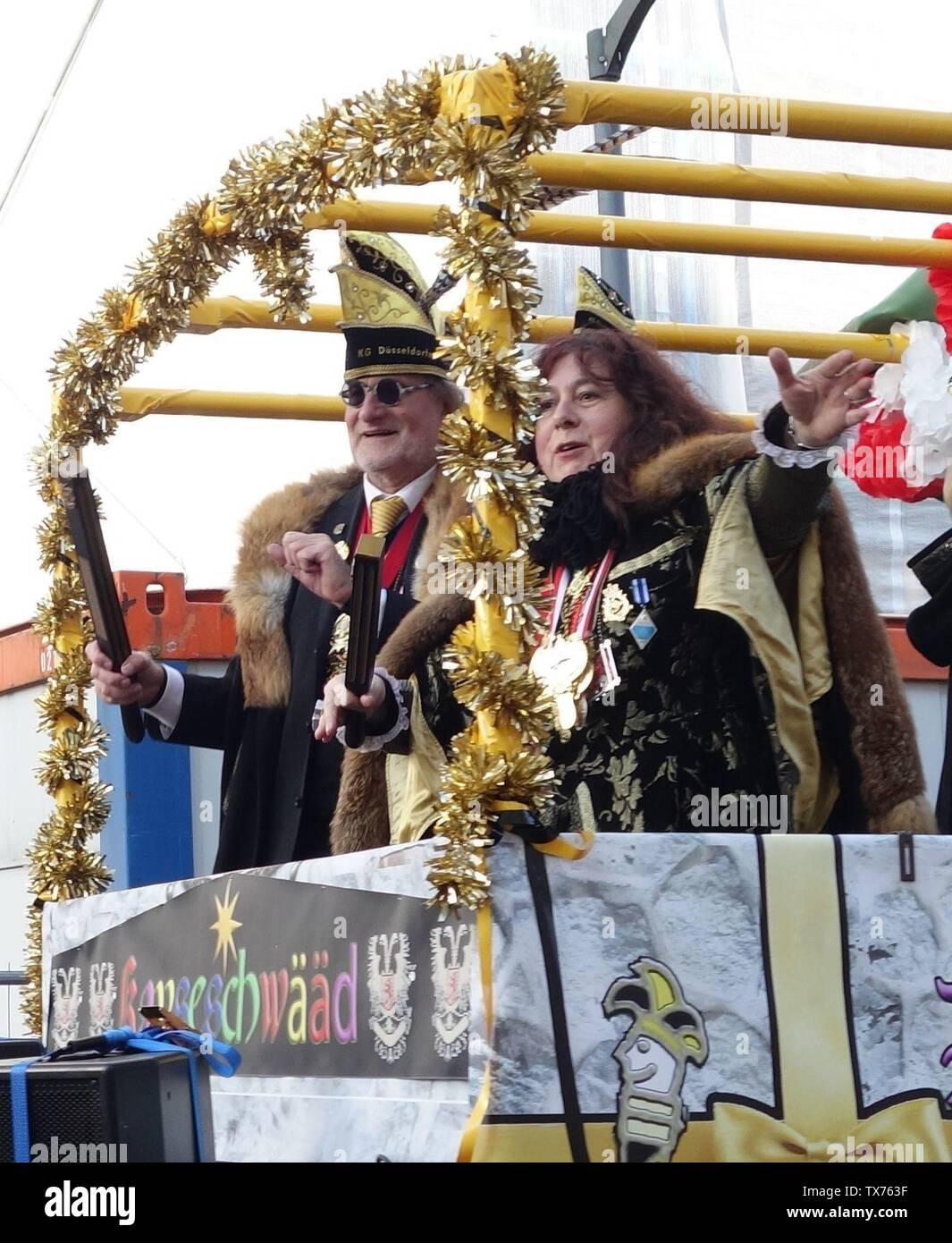 Da Sseldorf Rosenmontagszug 2015 A Zkayseschwa A D Dat