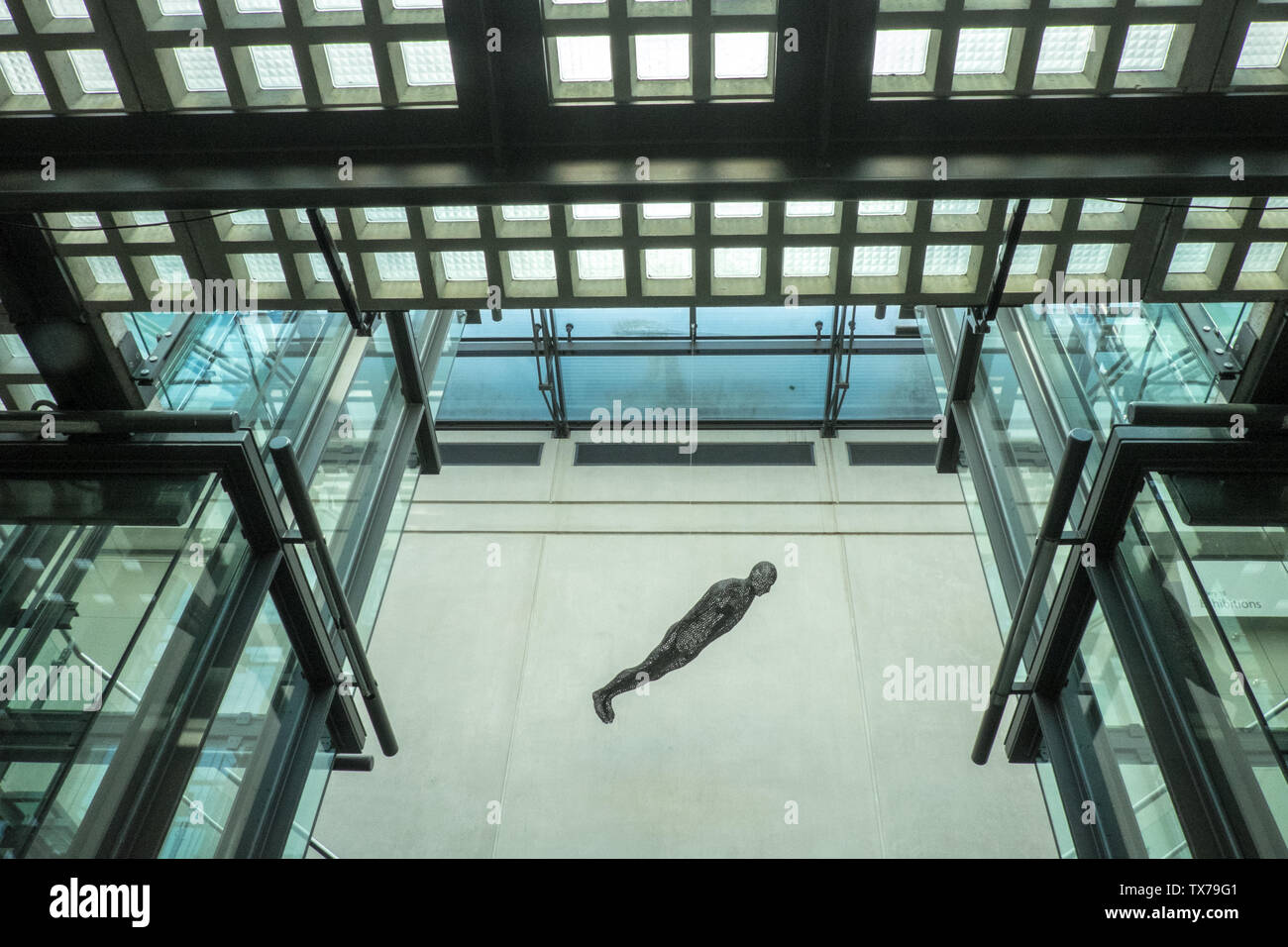 Filter,sculpture,statue,by,Antony,Anthony,Gormley,Manchester Art