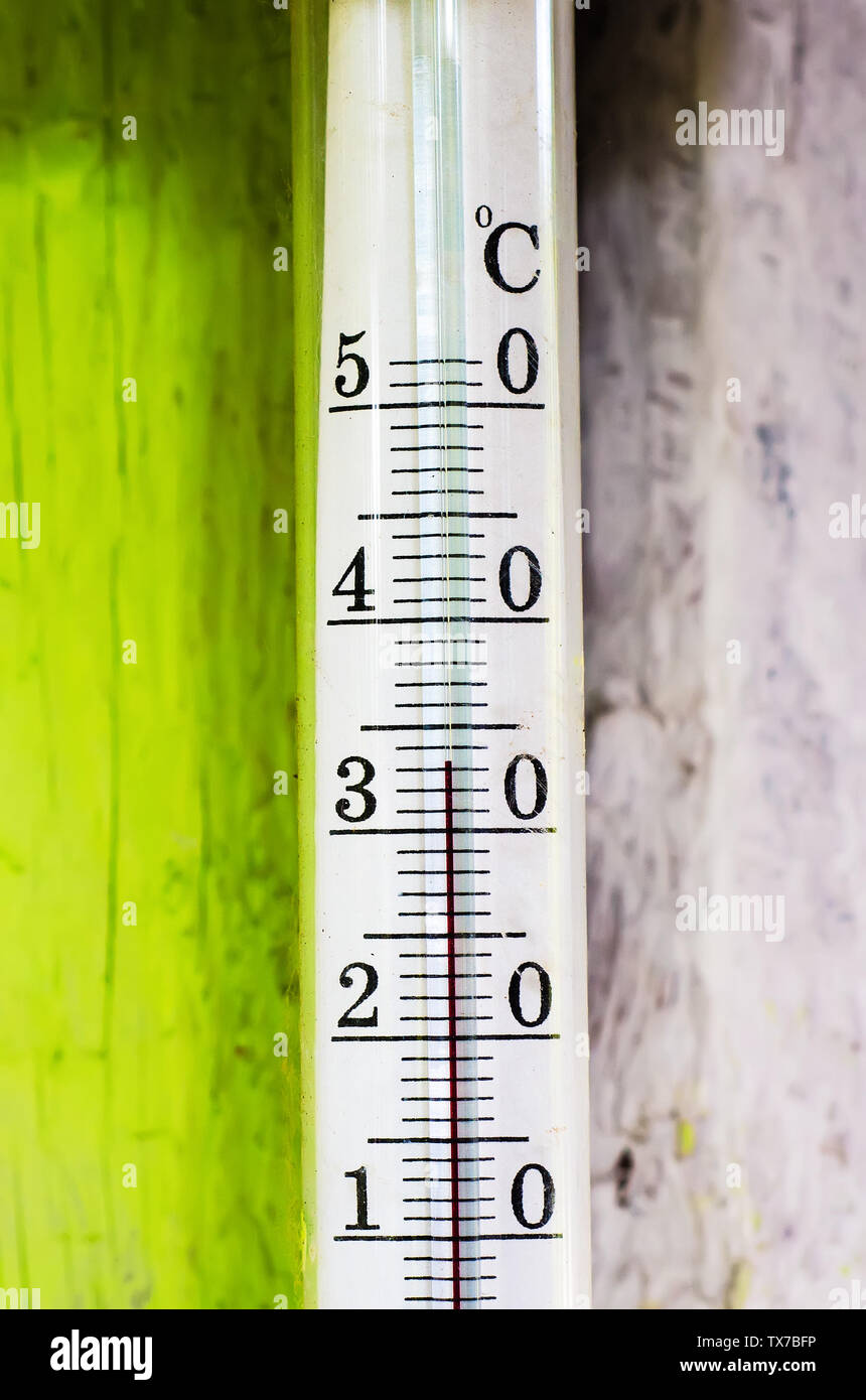 https://c8.alamy.com/comp/TX7BFP/old-thermometer-outdoors-in-summer-heat-TX7BFP.jpg