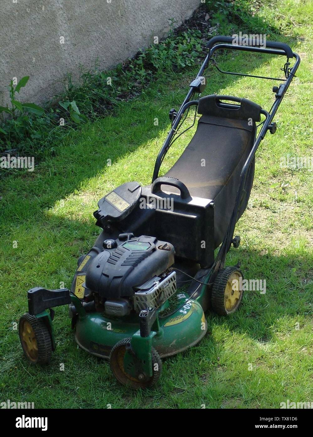 John Deere Js63c Lawn Mower Hi Res Stock Photography And Images Alamy