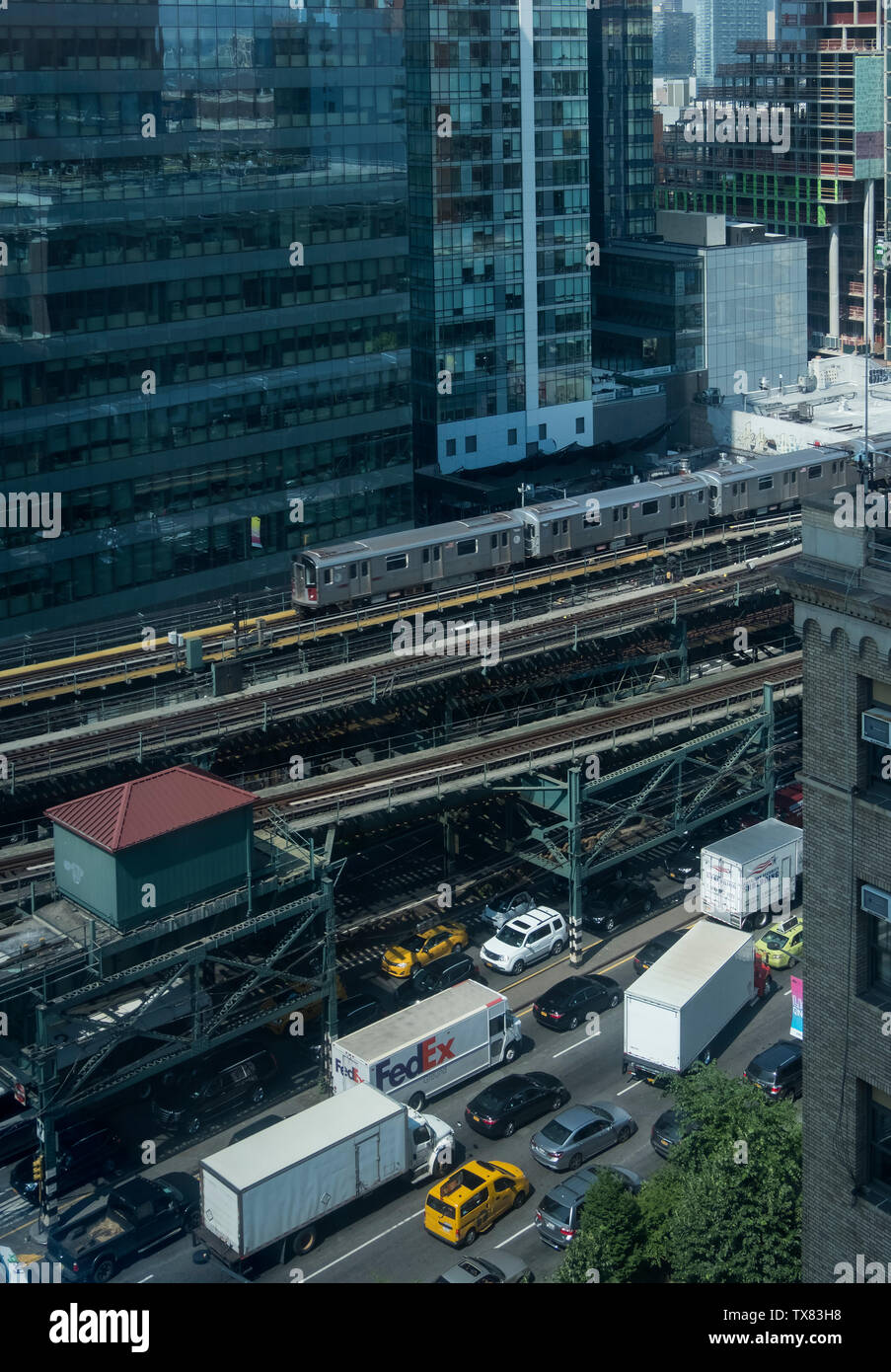 New York City Subway Train on elevated section of line above Traffic, near Queensboro Plaza, Long Island City, New York, USA Stock Photo