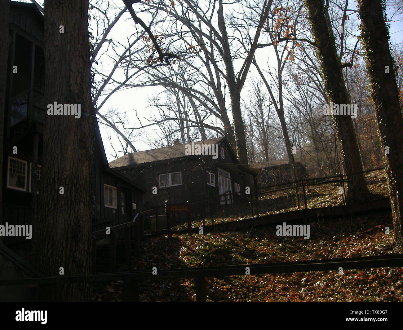 English The En Little Loomhouse Cabins Of En Louisville Kentucky