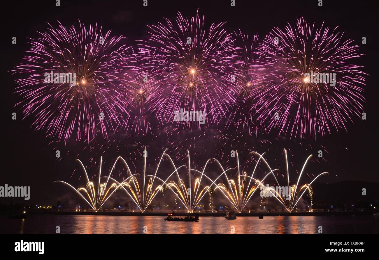 Fireworks in Orange Island, Changsha Stock Photo - Alamy