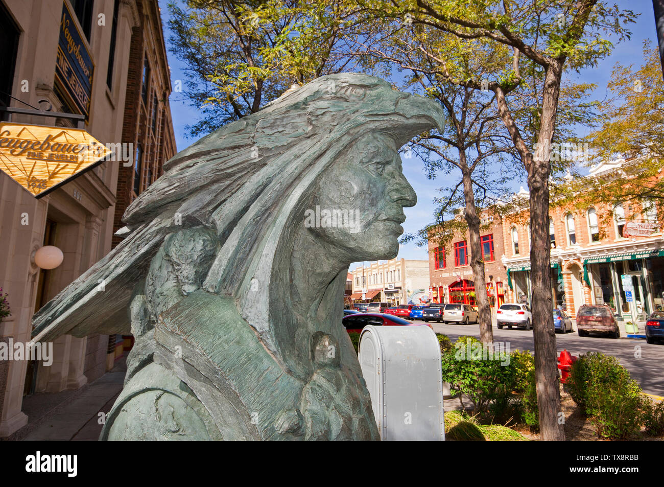 Bronze statue of native Lakota Sioux head with an eagle and a turtle (by D.C.Lamphere and R.Underbaggage), Rapid City, County Pennington, South Dakota Stock Photo
