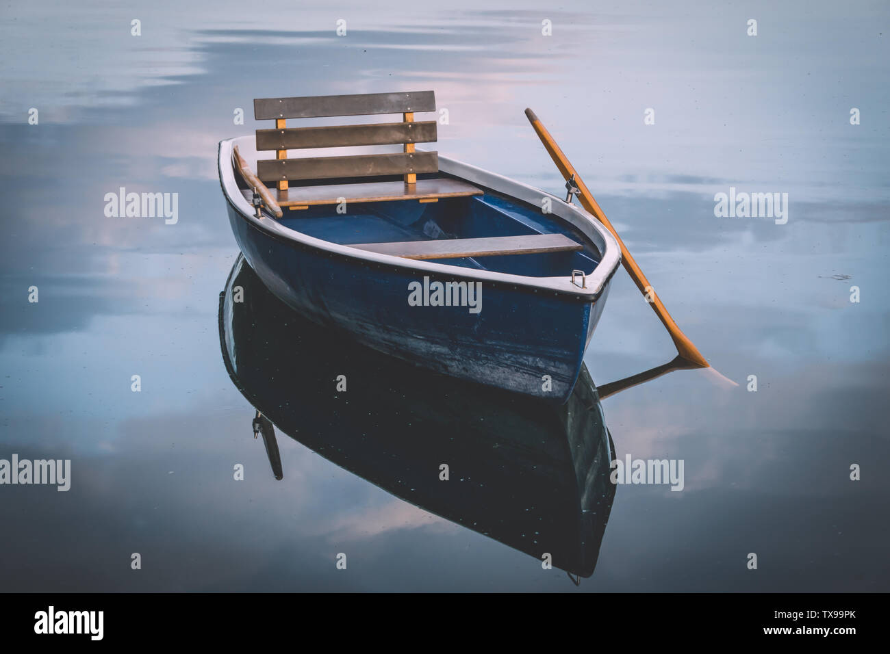 Vintage wooden rowing boat hi-res stock photography and images - Alamy