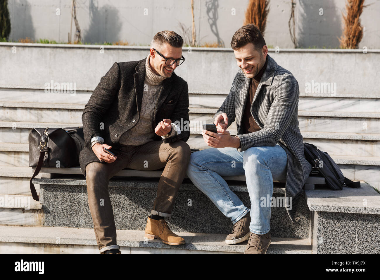 Man Using Many Phones Men using cell phones hi-res stock photography and images - Alamy