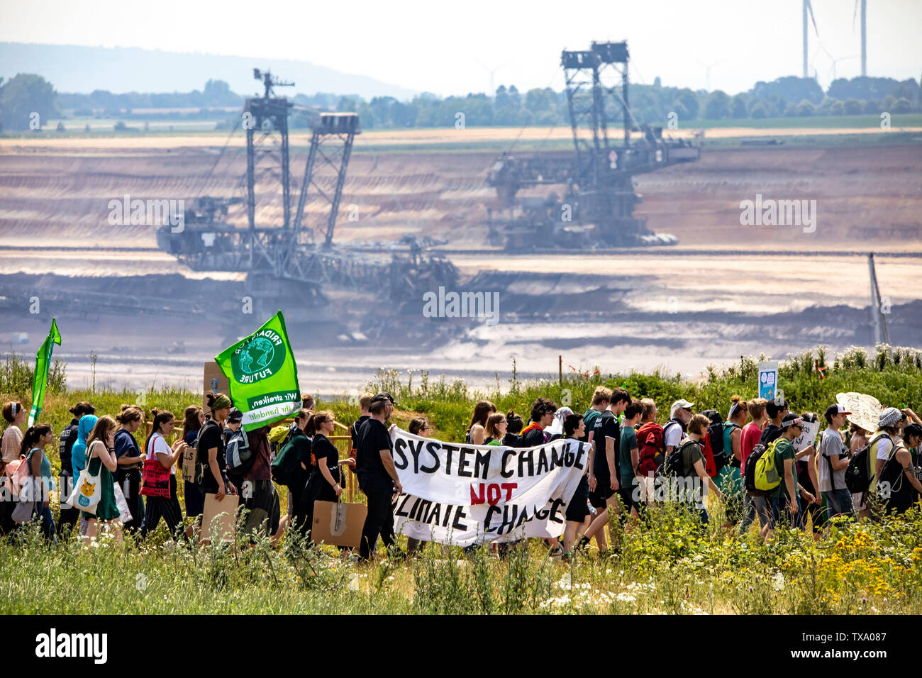 First international climate protection demonstration, climate strike, the movement Fridays for Future, at the lignite mine Garzweiler, with several th Stock Photo