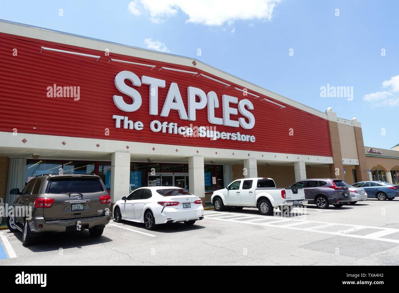 Ft. Pierce,FL/USA-6/23/19: An exterior view of a staples store. Staples Inc. is a Massachusetts-based office supplies and products retail company. Stock Photo