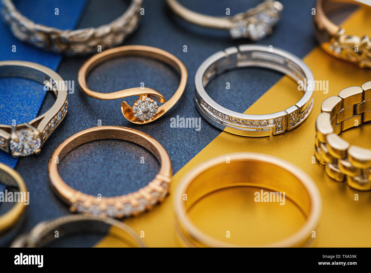 Background from various gold rings on colored paper Stock Photo - Alamy
