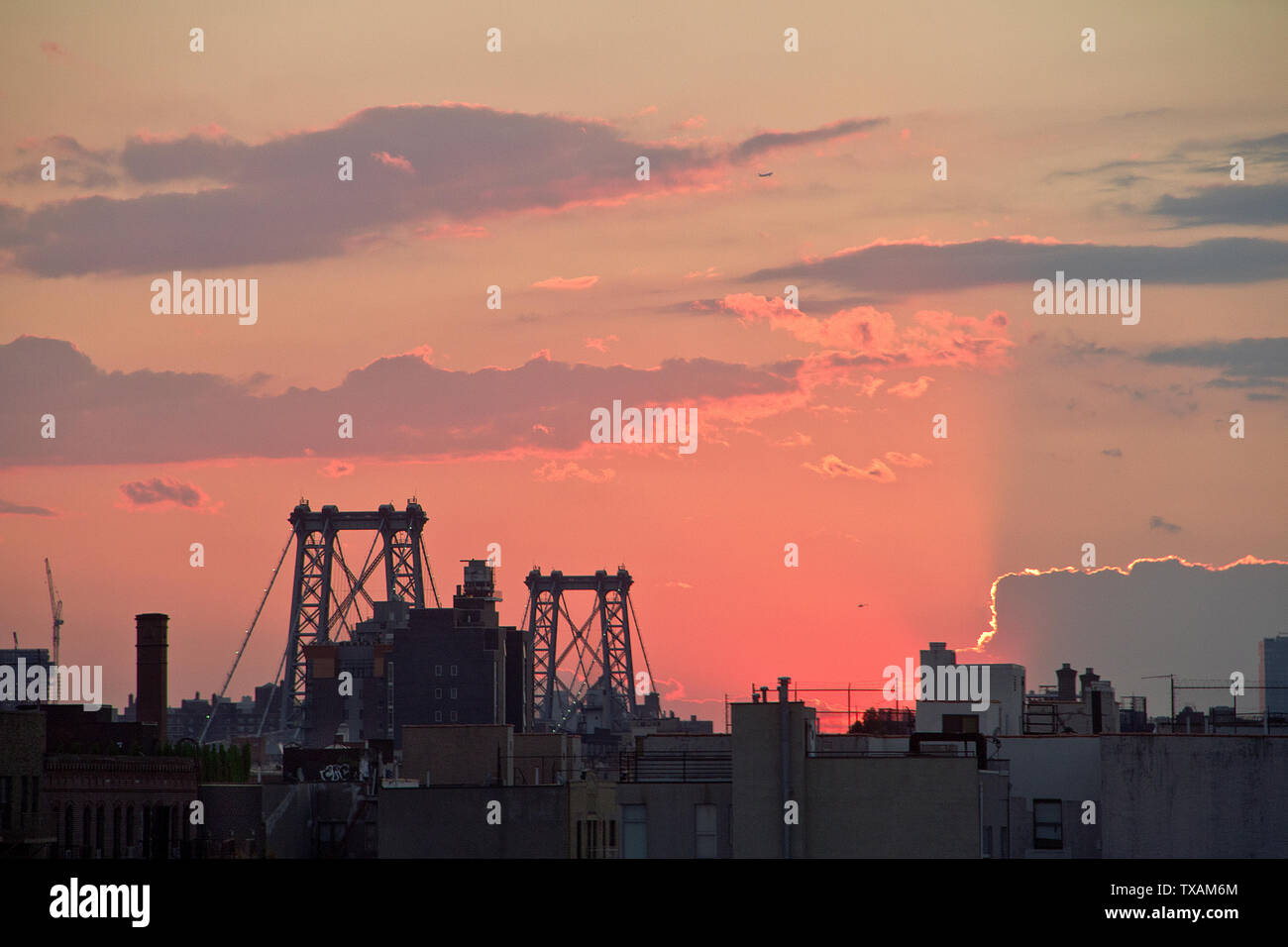 Lower manhattan skyline dusk clouds hi-res stock photography and images ...