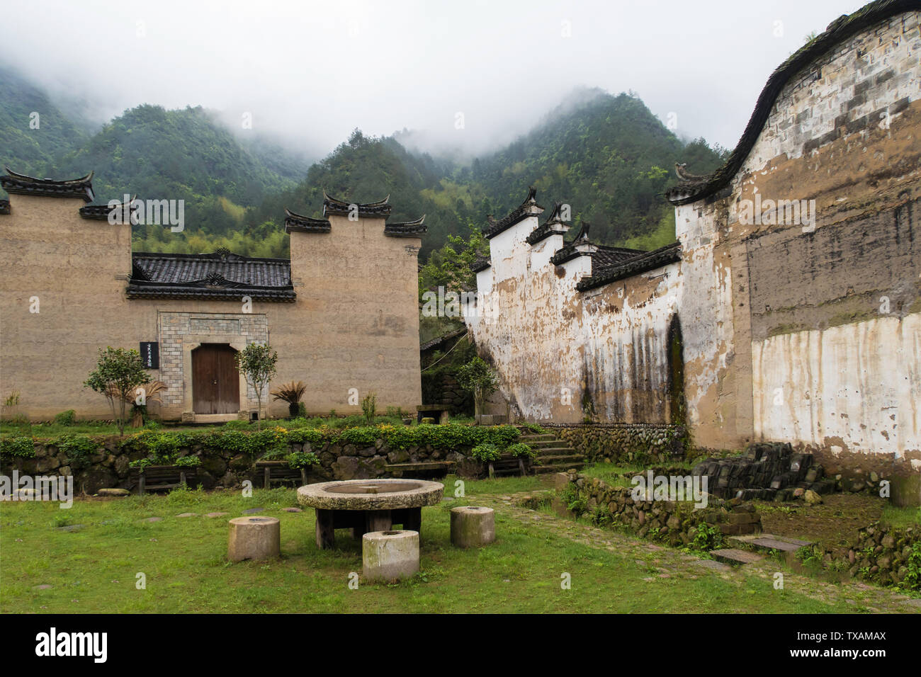 Traditional Chinese residential houses Stock Photo - Alamy