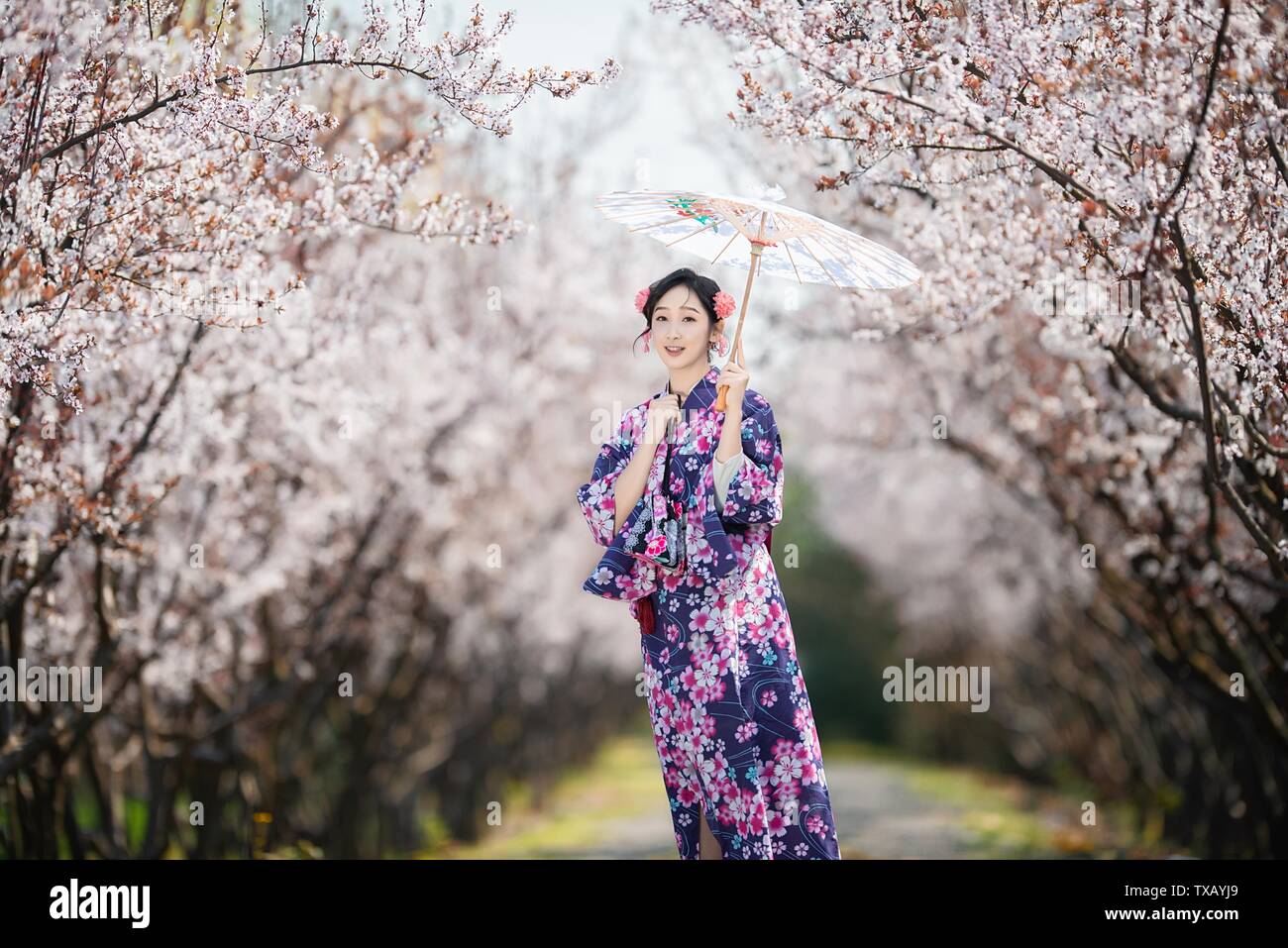 LONG CAPE GIRL IN THE KIMONO