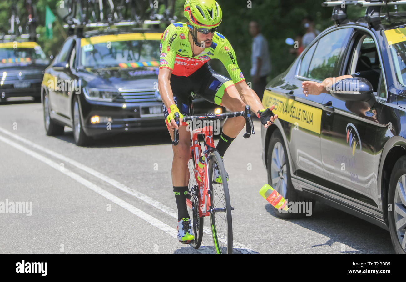 Road Cycling Race Photos Stock Photo Alamy road-cycling-race-photos-stock-photo-alamy