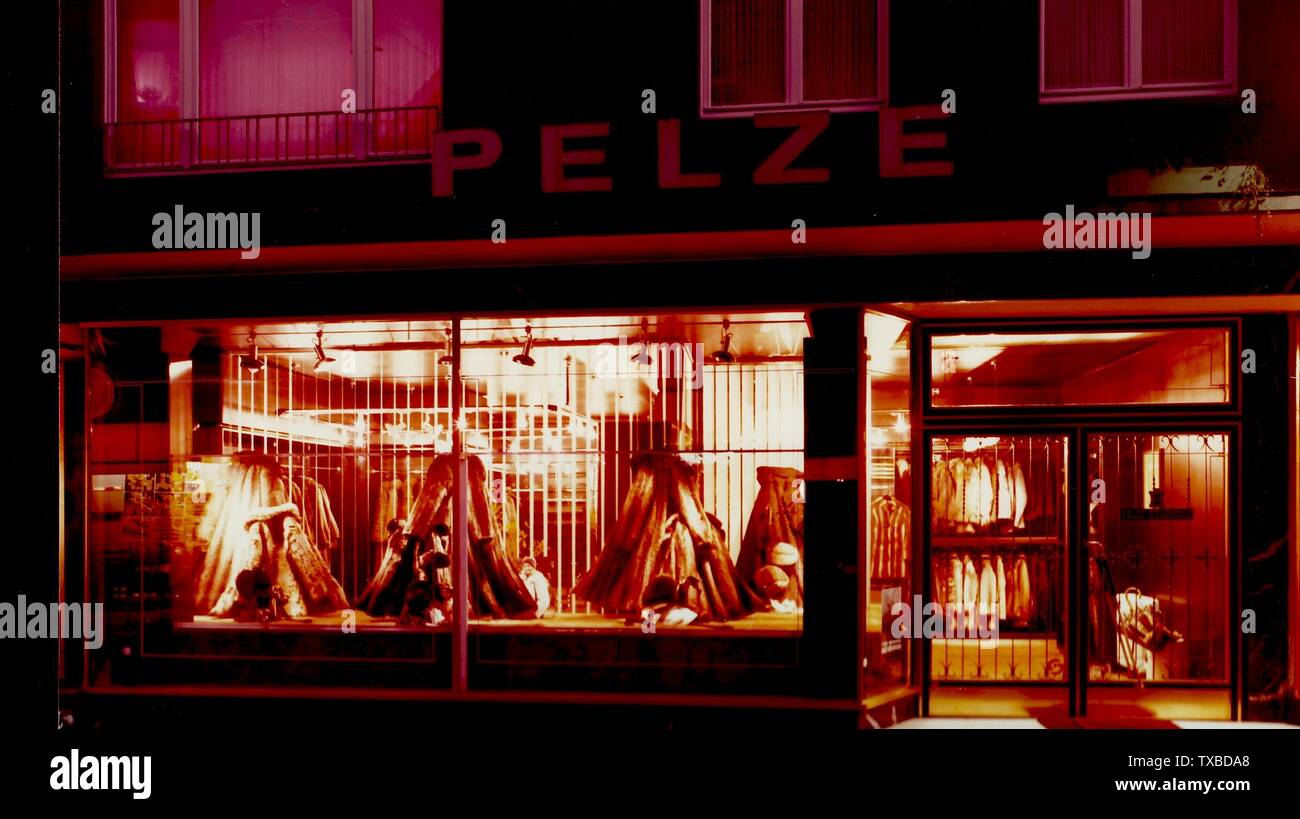 Pelze Hugendick, Schwelm/Westfalen, HauptstraÃŸe 78 August 1979, in neugestalteten GeschÃ¤ftsrÃ¤umen â€žin moderner Umgebungâ€œ (ErÃ¶ffnungsanzeige) FÃ¼r weitere Informationen:  See also: category:Pelze Hugendick.   Furrier's shop Pelze Hugendick in Schwelm/Westfalia, Germany; 17 August 1979; Own work; Erwin Hugendick; Stock Photo