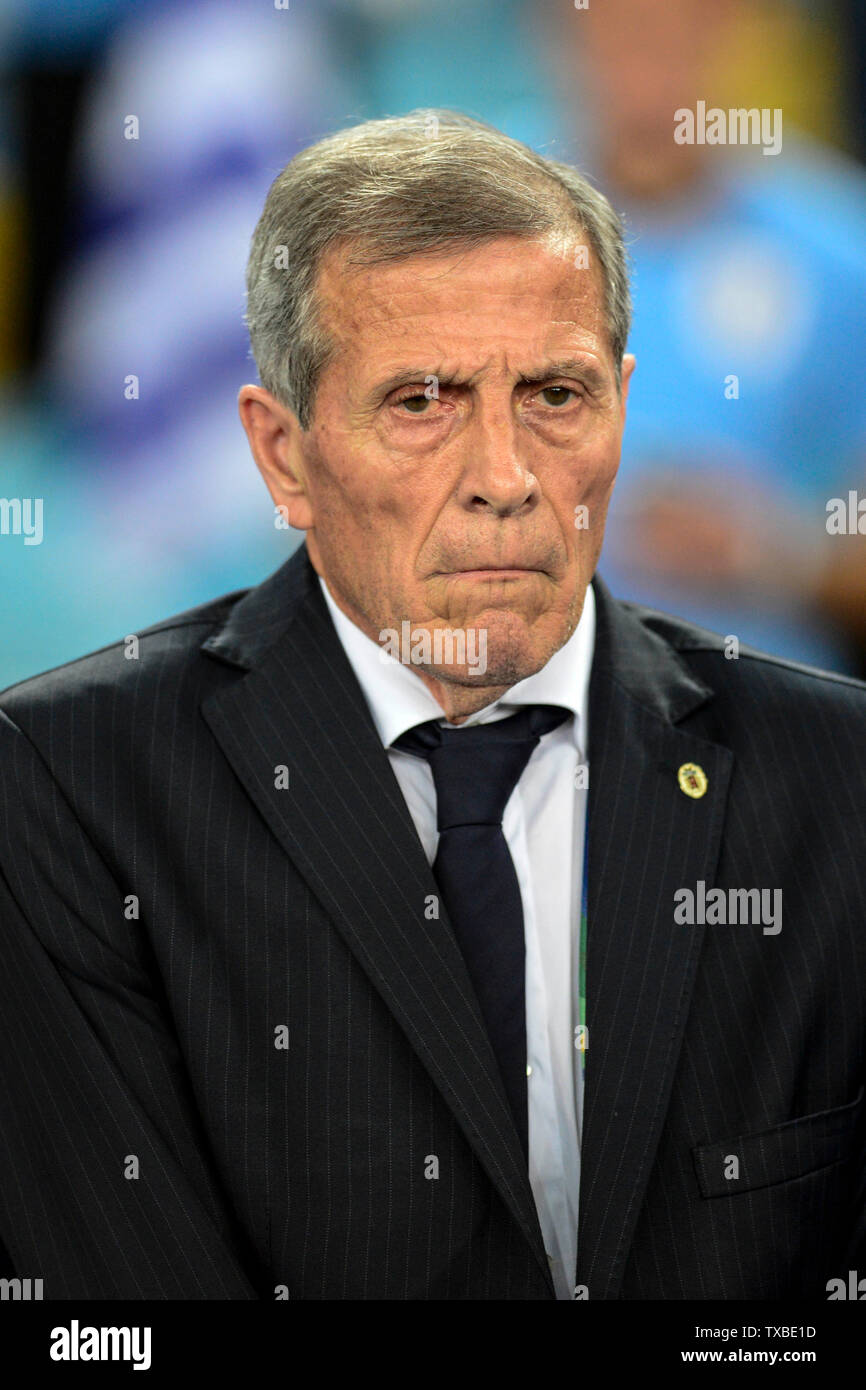 Rio De Janeiro, Brazil. 24th June, 2019. Coach Oscar Tabarez during a match between Chile and Uruguay, valid for the group stage of the Copa America 2019, held this Monday (24) at the Maracanã Stadium in Rio de Janeiro, RJ. Credit: Celso Pupo/FotoArena/Alamy Live News Stock Photo