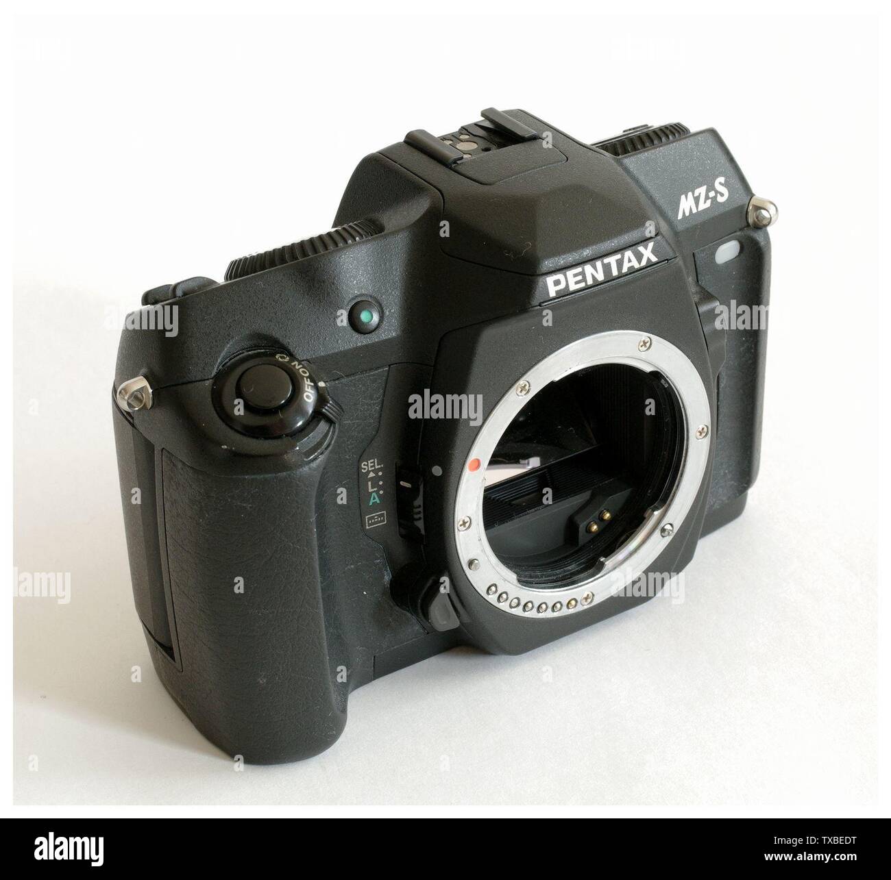 Pentax MZ-S SLR camera Ð ÑƒÑ Ñ ÐºÐ¸Ð¹: ÐžÐ´Ð½Ð¾Ð¾Ð±ÑŠÐµÐºÑ‚Ð¸Ð²Ð½Ð°Ñ  Ð·ÐµÑ€ÐºÐ°Ð»ÑŒÐ½Ð°Ñ ÐºÐ°Ð¼ÐµÑ€Ð° Pentax MZ-S.; 28 March 2010; Valeriy  Blinov (Ð'Ð°Ð»ÐµÑ€Ð¸Ð¹ Ð'Ð»Ð¸Ð½Ð¾Ð²); Valeriy Blinov (Ð'Ð°Ð»ÐµÑ€Ð¸Ð¹  Ð'Ð»Ð¸Ð½Ð¾Ð² Stock Photo - Alamy