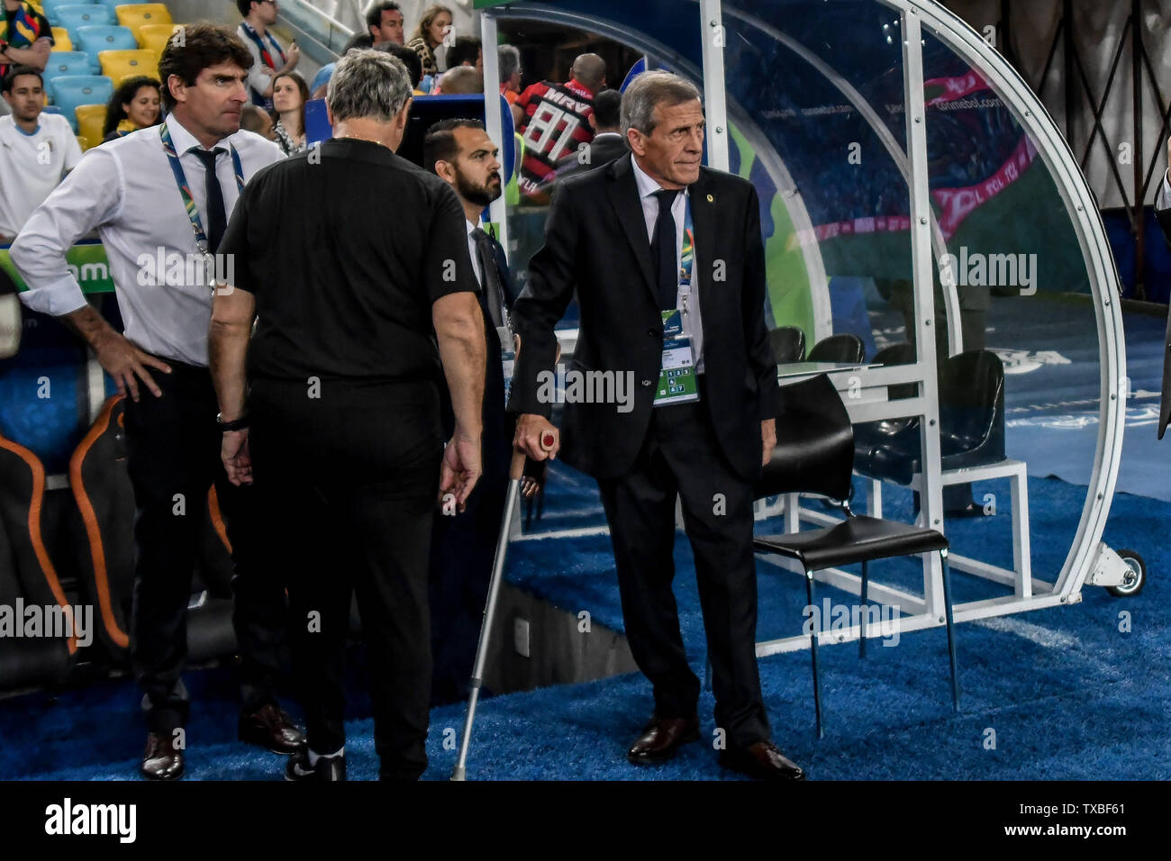 Rio De Janeiro, Brazil. 24th June, 2019. Coach Oscar Tabarez during a match between Chile and Uruguay, valid for the group stage of the Copa America 2019, held this Monday (24) at the Maracanã Stadium in Rio de Janeiro, RJ. Credit: Nayra Halm/FotoArena/Alamy Live News Stock Photo