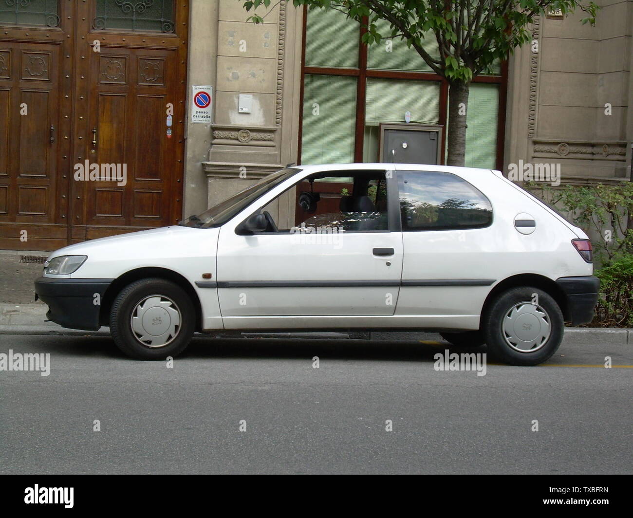 Peugeot 306 xad 3 porte hi-res stock photography and images - Alamy