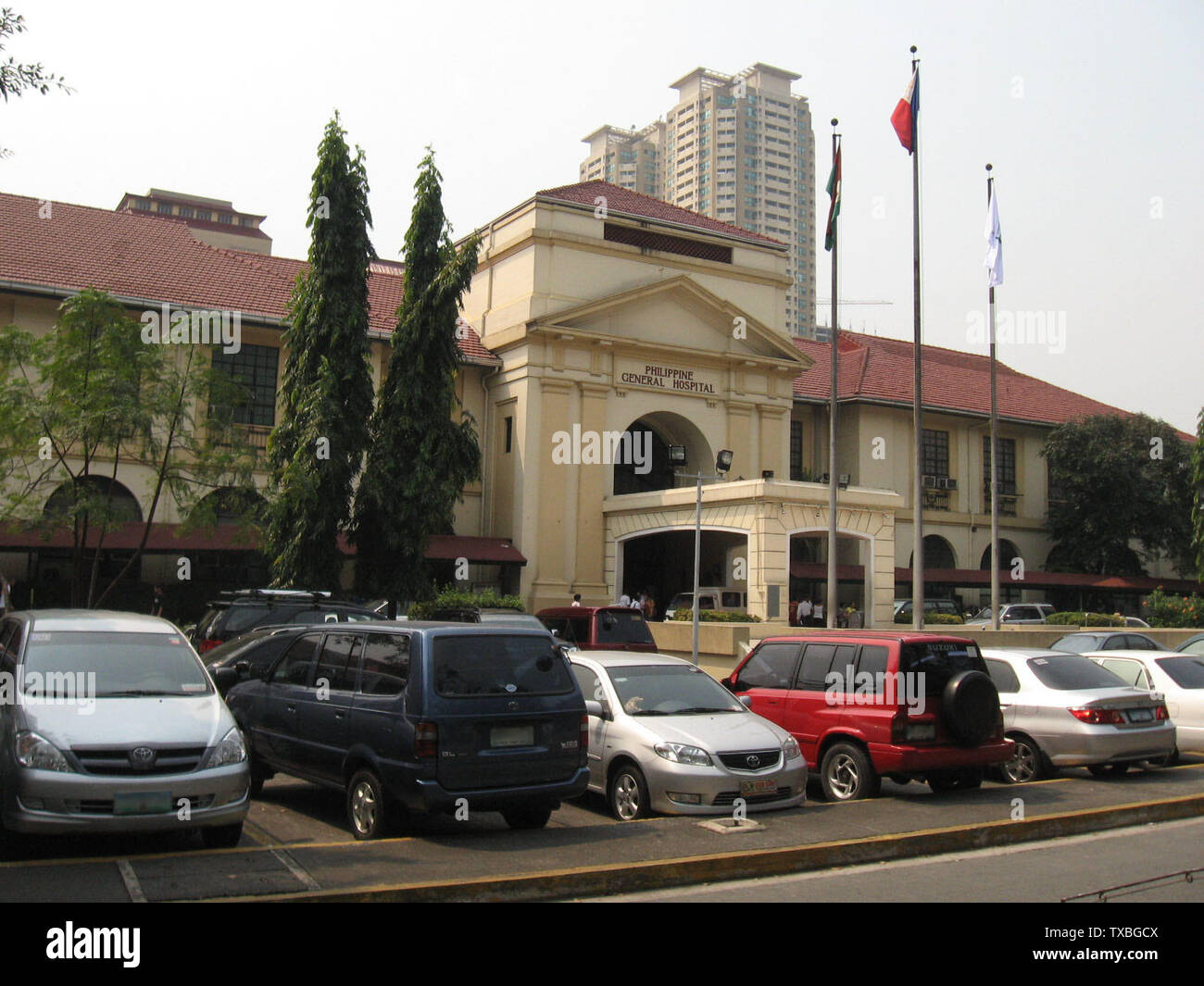 Entrance to the philippine general hospital hires stock photography
