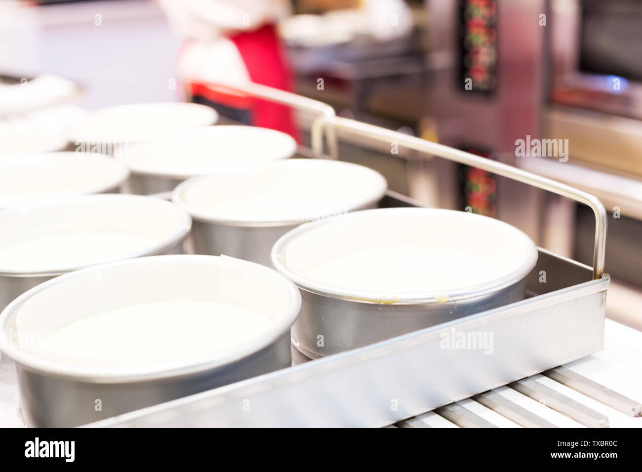 Baking Cake in Springform Stock Photo - Alamy