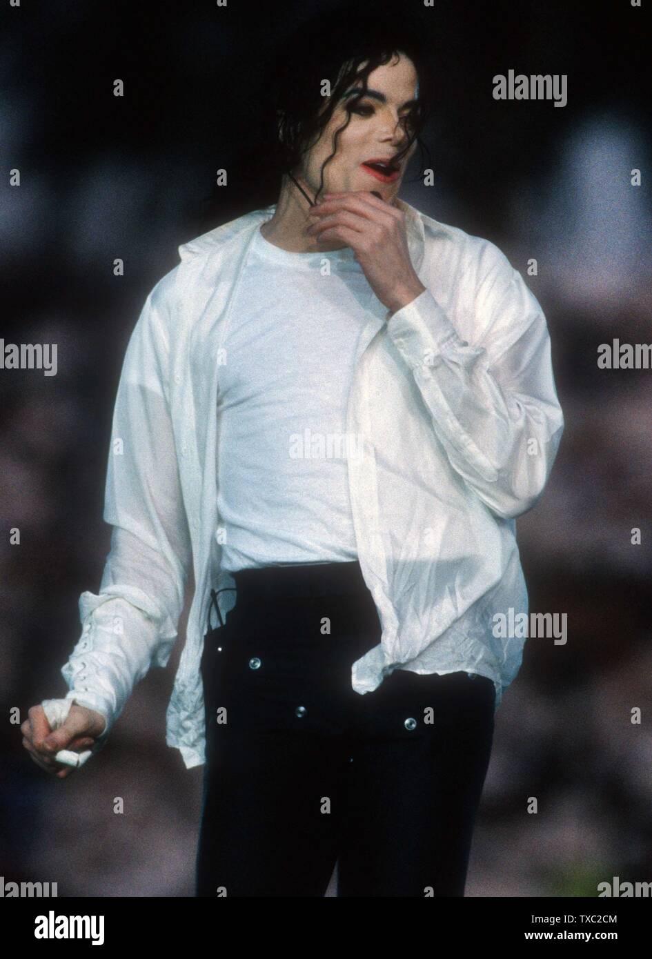 ***FILE PHOTO*** 10th Anniversary of Michael Jackson's Death Michael Jackson 1993 Photo By John Barrett/PHOTOlink.net /MediaPunch Stock Photo
