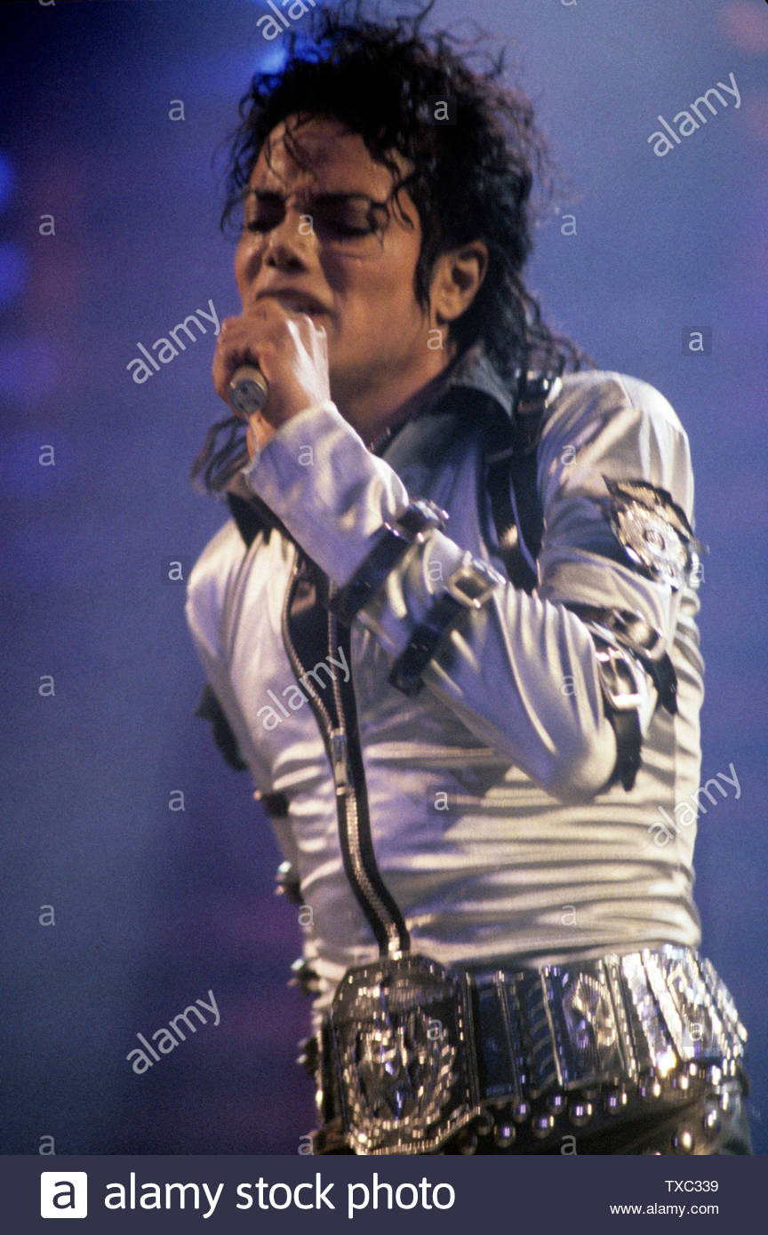 File Photo 10th Anniversary Of Michael Jackson S Death Michael Jackson Performs In Meadowland New Jersey In 1995 C Rtjackson Mediapunch Stock Photo Alamy