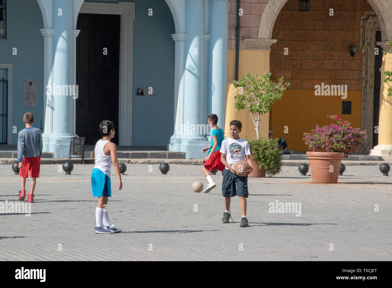 Cuban children playing soccer hi-res stock photography and images - Alamy