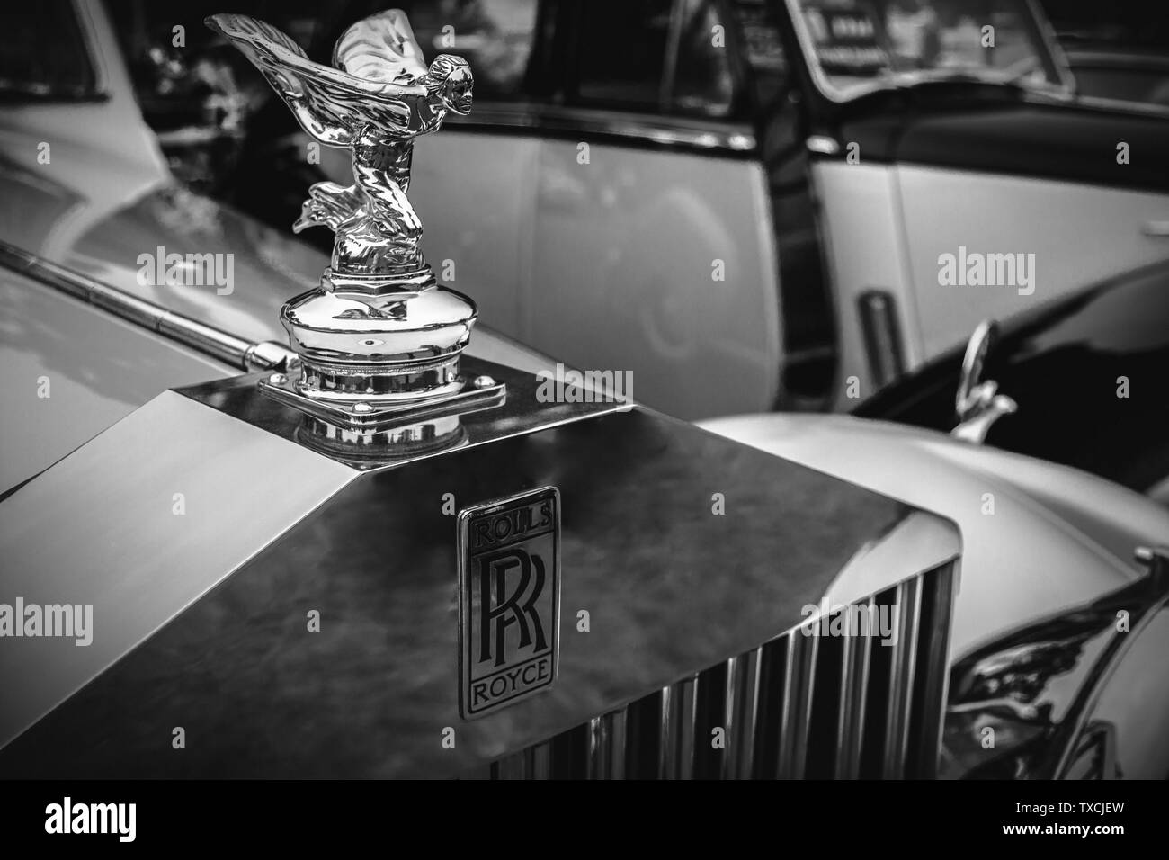 Roll royce logo hi-res stock photography and images - Alamy