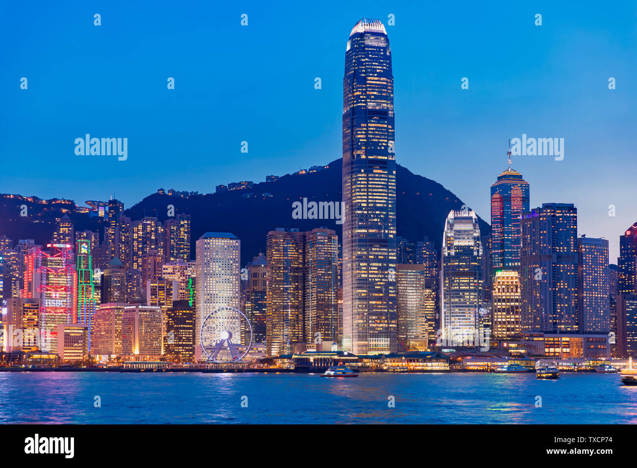Scenery of Victoria Harbour in Hong Kong at dusk Stock Photo - Alamy