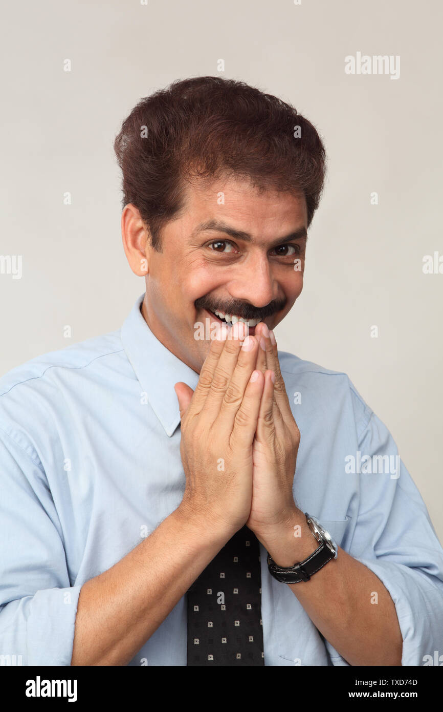 Sleeves covering hands hires stock photography and images Alamy