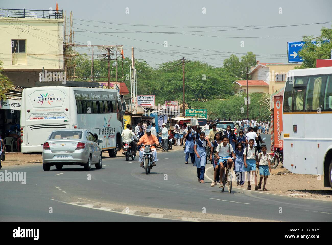 School children on State Highway road, Pune, Maharashtra, India, Asia Stock Photo