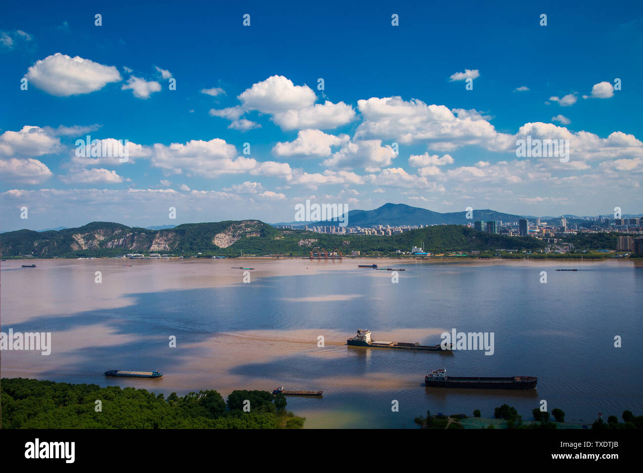 Yangtze river lake hi-res stock photography and images - Alamy