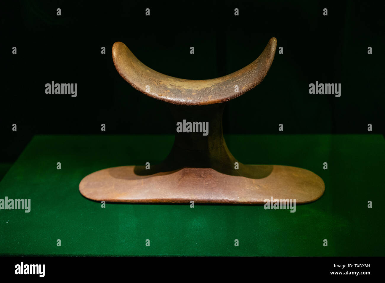 Ancient Egyptian headrest Stock Photo Alamy