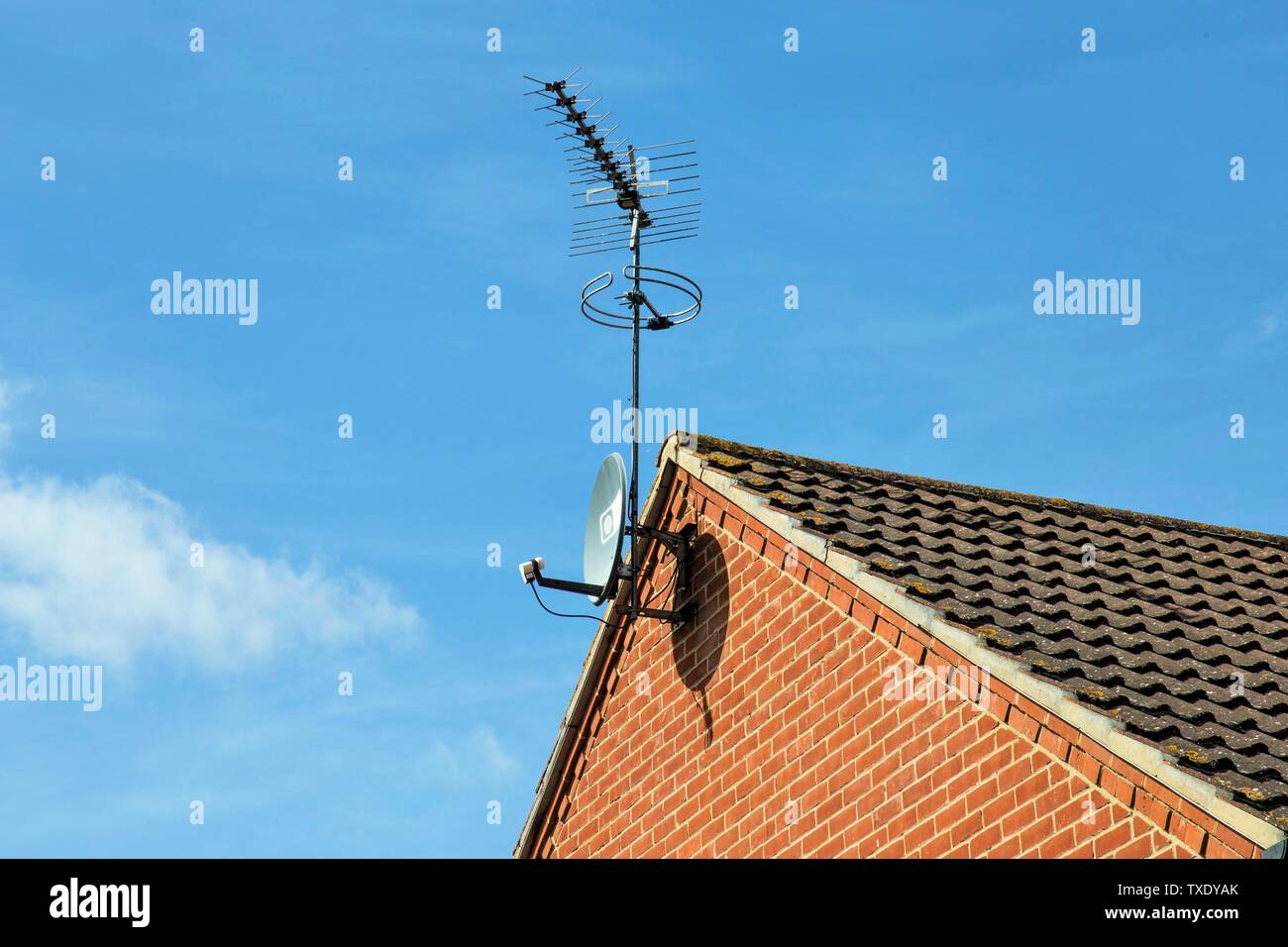 Cable Tv Dish Stock Photos Cable Tv Dish Stock Images Alamy