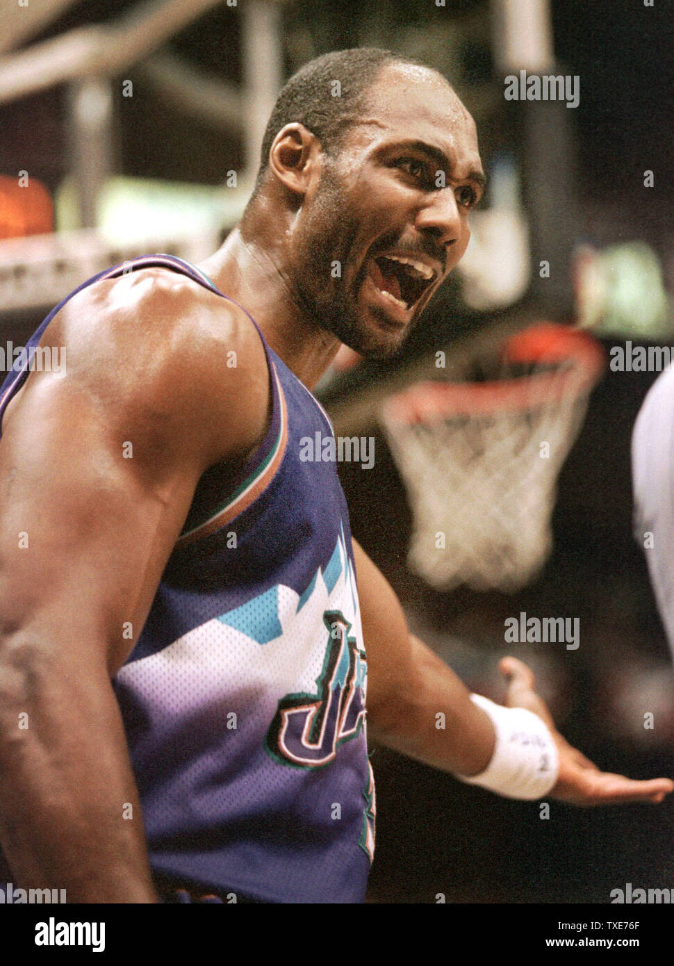 SAP2000011004-10 JANUARY 2000-SAN ANTONIO, TEXAS, USA; Karl Malone of the Utah Jazz didn't agree with a call made by the official in the 3rd quarter of their matchup against San Antonio. The Spurs rallied to defeat the Jazz 93-86.  jm/Joe Mitchell UPI Stock Photo
