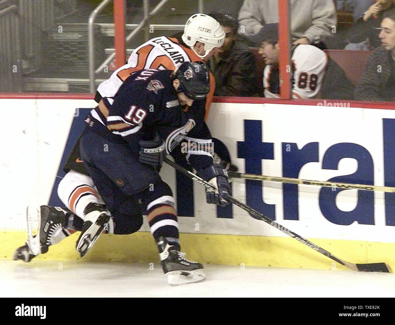 PHI2000011501 - 15 JANUARY 2000 - PHILADELPHIA, PENNSYLVANIA, USA: Flyers' John  LeClair (#10) goes against New Jersey's goalie Martin Brodeur (#30) in a  goal attempt during third period Philadelphia Flyers-New Jersey Devils