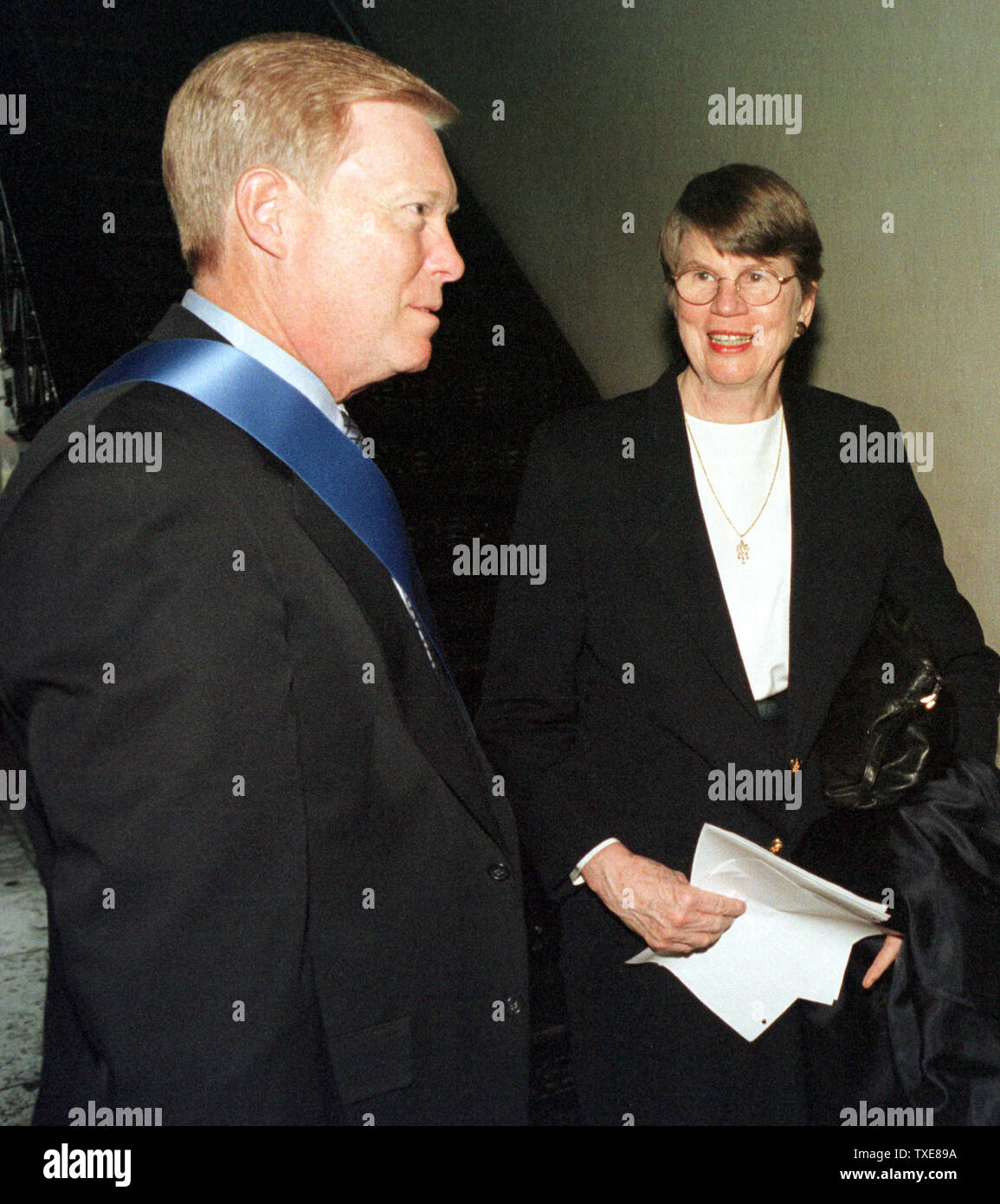 SLP2000011709 - 17 JANUARY 2000 - ST. LOUIS, MISSOURI, USA:  U. S. Attorney General Janet Reno talks with U. S. Congressman Richard Gephardt, (D-MO), prior to a celebration of the life of Dr. Martin Luther King, Jr., in the rotunda of the Old Courthouse in downtown St. Louis, January 17.  jr/bg/Bill Greenblatt      UPI Stock Photo