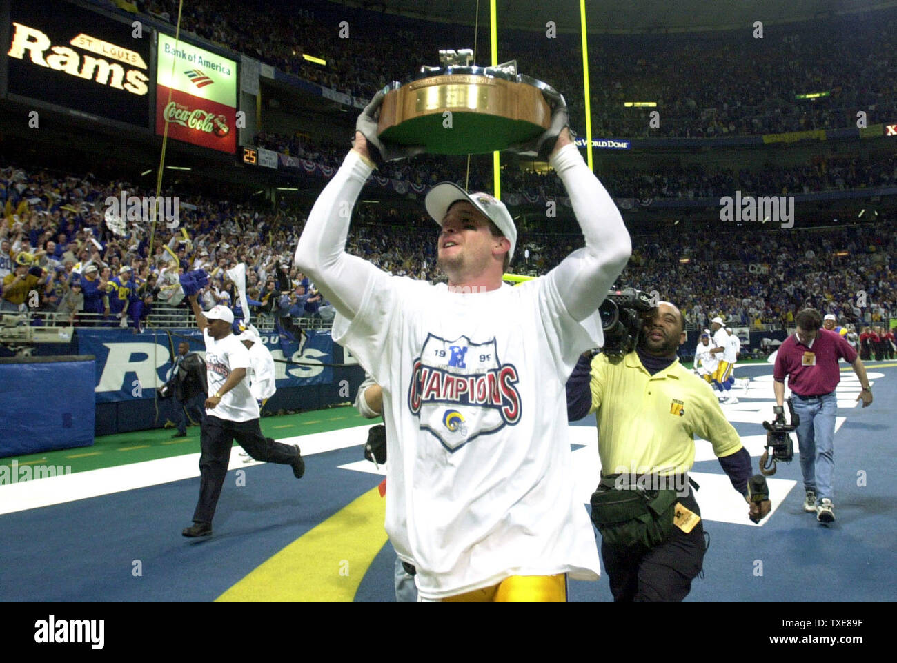 SLP2000012318 - 23 JANUARY 200 - ST. LOUIS, MISSOURI, USA: St. Louis Rams  wide receiver Ricky Proehl runs around the Trans World Dome with the Vince  Lombardi Trophy after defeating the Tampa