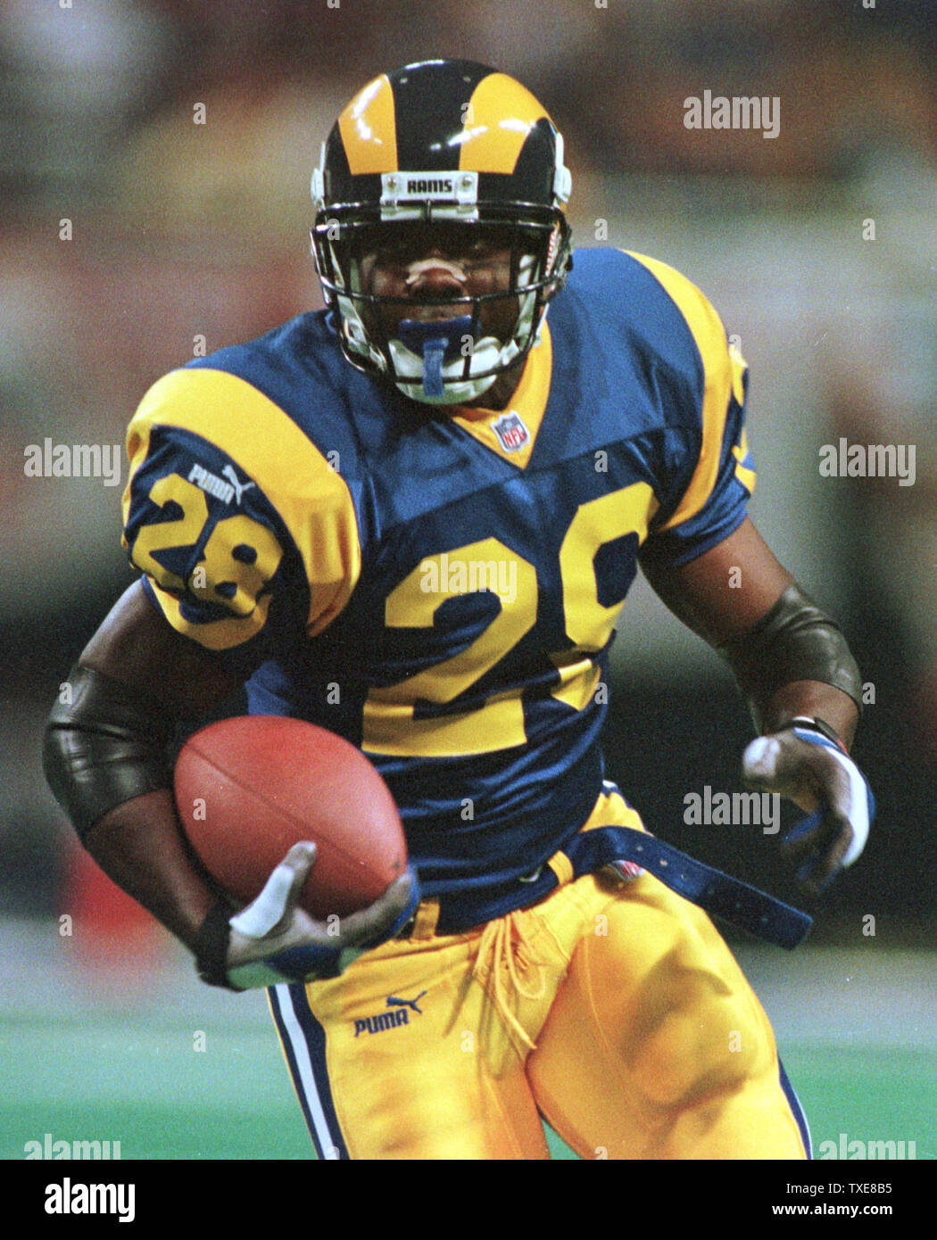 Marshall Faulk St. Louis Rams NFL Action Photo (Size 12.5 x 15.5) Framed