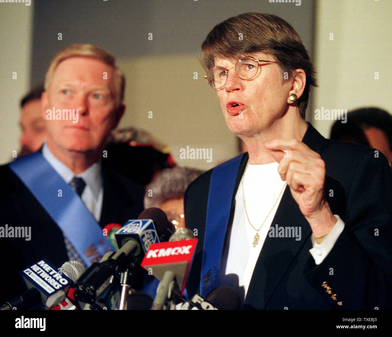 SLP2000011706 - 17 JANUARY 2000 - ST. LOUIS, MISSOURI, USA:  U.S. Congressman Richard Gephardt (D-MO), left, listens to remarks made by U. S. Attorney General Janet Reno while speaking in the rotunda of the Old Courthouse in downtown St. Louis, during a celebration of the life of Dr. Martin Luther King, Jr., January 17.   jr/bg/Bill Greenblatt       UPI Stock Photo