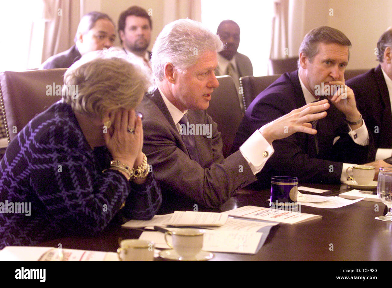 WAP2000011906 - 19 JANUARY 2000 - WASHINGTON, D. C. USA:  President Clinton makes a point January 129 during his weekly Cabinet meeting at the White House.   UPI    rw/ Ralph Alswang/Whjite House Stock Photo