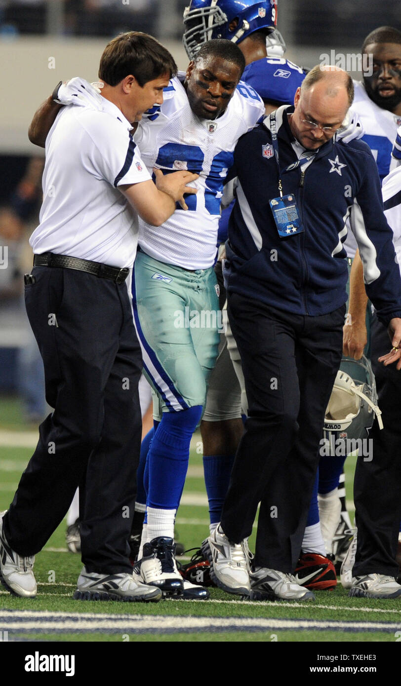 New York Giants Eli Manning warms up prior to facing the Dallas Cowboys in  Cowboys Stadium October 25, 2010 in Arlington, Texas. UPI/Ian Halperin  Stock Photo - Alamy