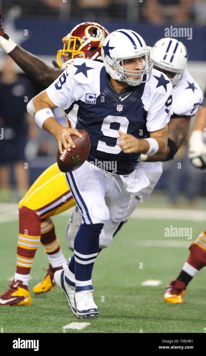 Dallas Cowboys Tony Romo scrambles during the second half of the ...